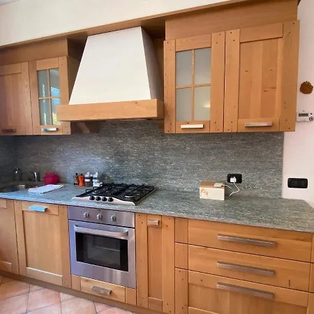 The Children Smile- With Private Garden Apartament Colico