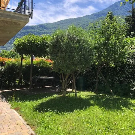 The Children Smile- With Private Garden Apartment Colico